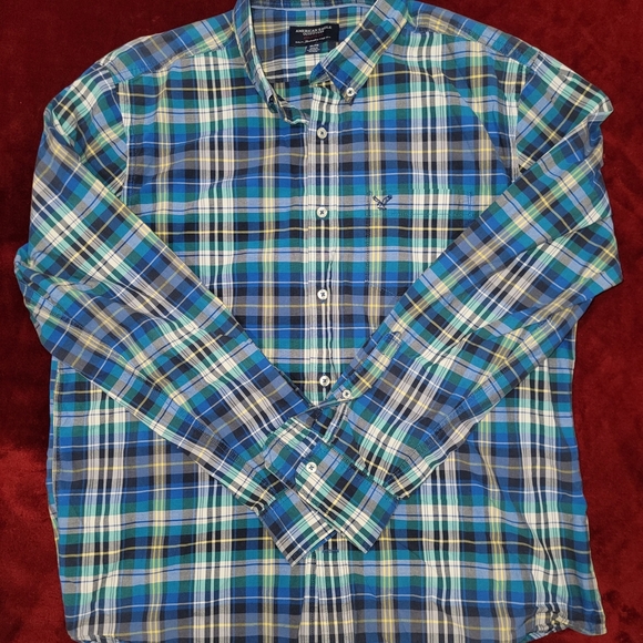 American Eagle Casual Button Down Shirt with Plaid Pattern - Picture 1 of 3